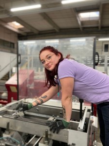 conductrice encarteuse